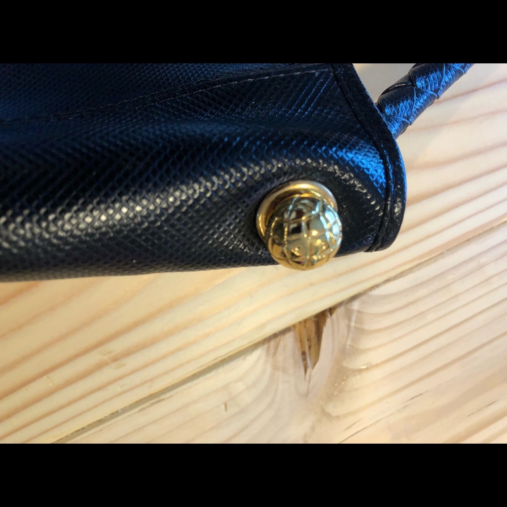 Bottega Veneta Black Bucket Shoulder Bag - Picture 11 of 15
